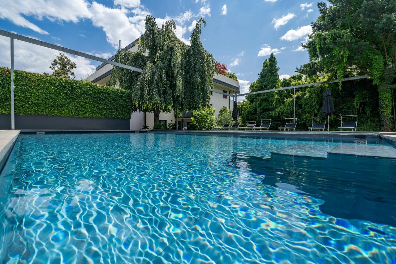 Goldfinger + Suites Lana Exterior photo